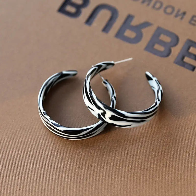 2026 New Fashion Exaggerated Zebra Pattern Acrylic Earrings for Women Black White Sexy Zebra Teardrop Jewelry Wholesale Earring